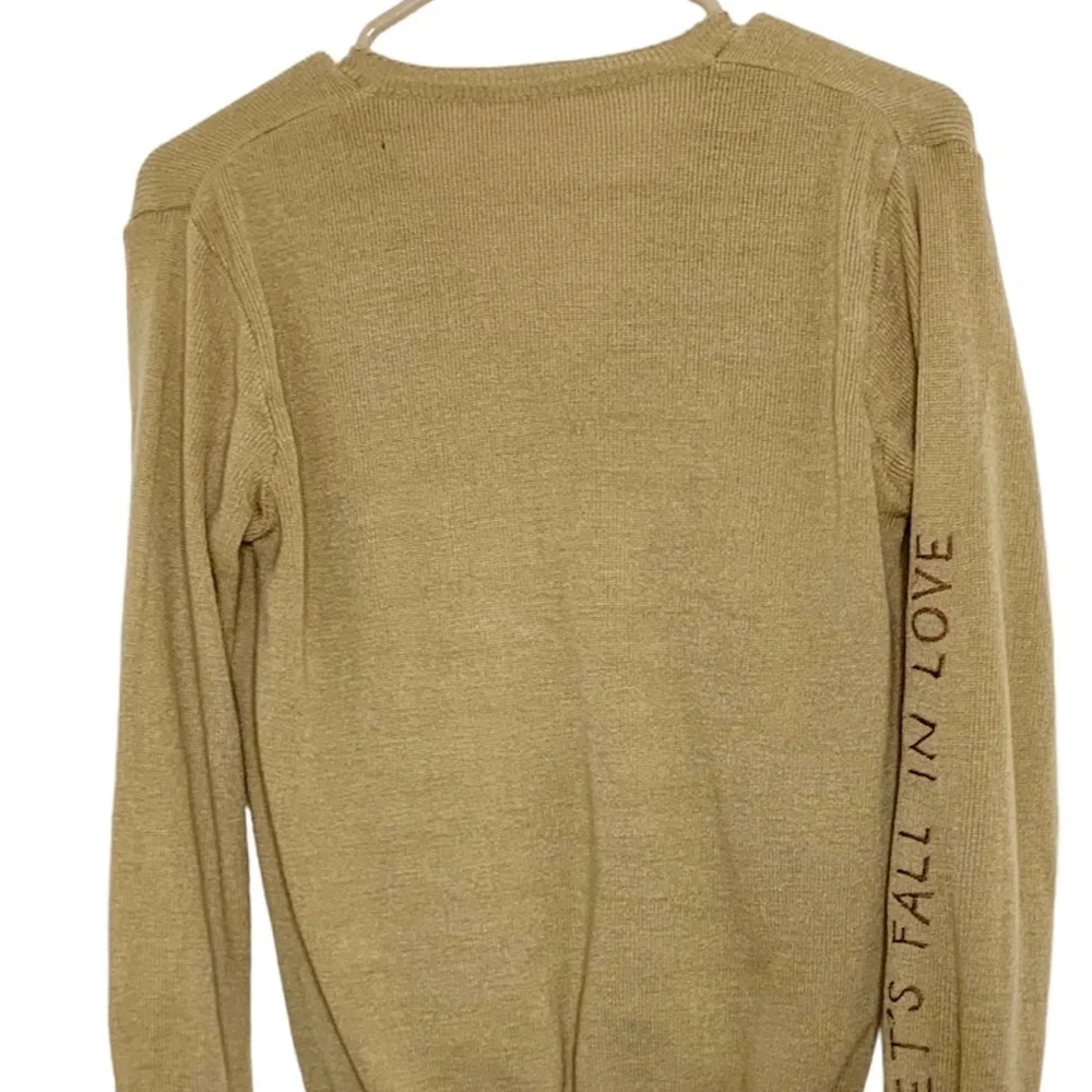 Embroidered v-neck pull-over sweater - Picture 6 of 9